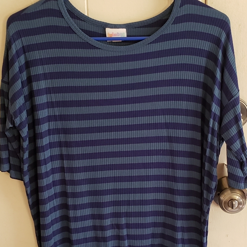 BNWT lularoe Irma (HiLo tunic)